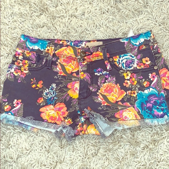 Roxy Pants - Roxy floral shorts